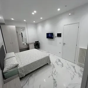 Alba White Roma